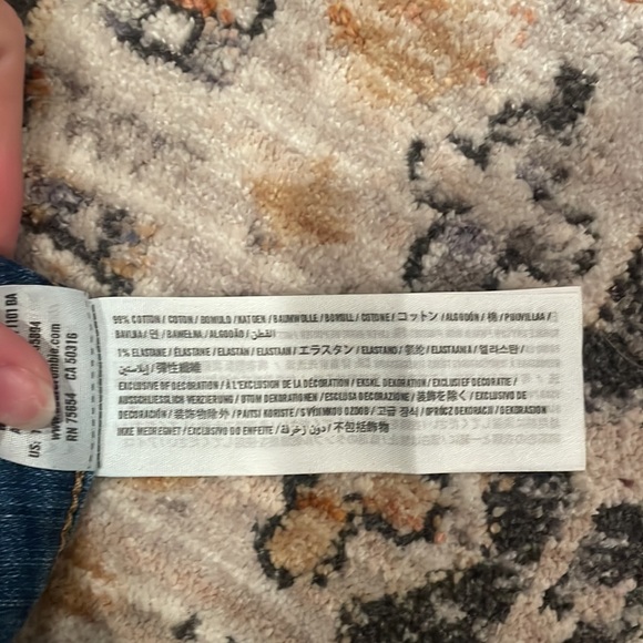 Abercrombie & Fitch Low Rise Jean Short - Picture 5 of 5